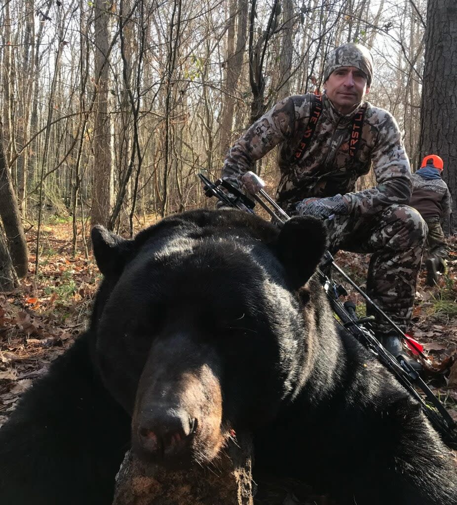 North Carolina Man Arrows Massive 780-Pound Black Bear - Yahoo Life