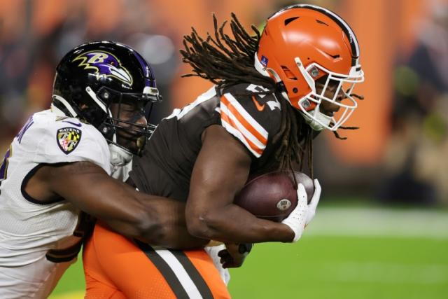 Cleveland Browns sign running back Kareem Hunt