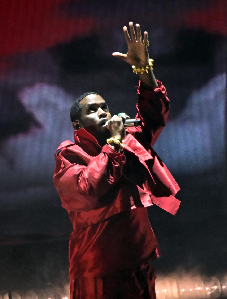A judge has ruled a woman cannot remain anonymous in gang rape against Diddy.