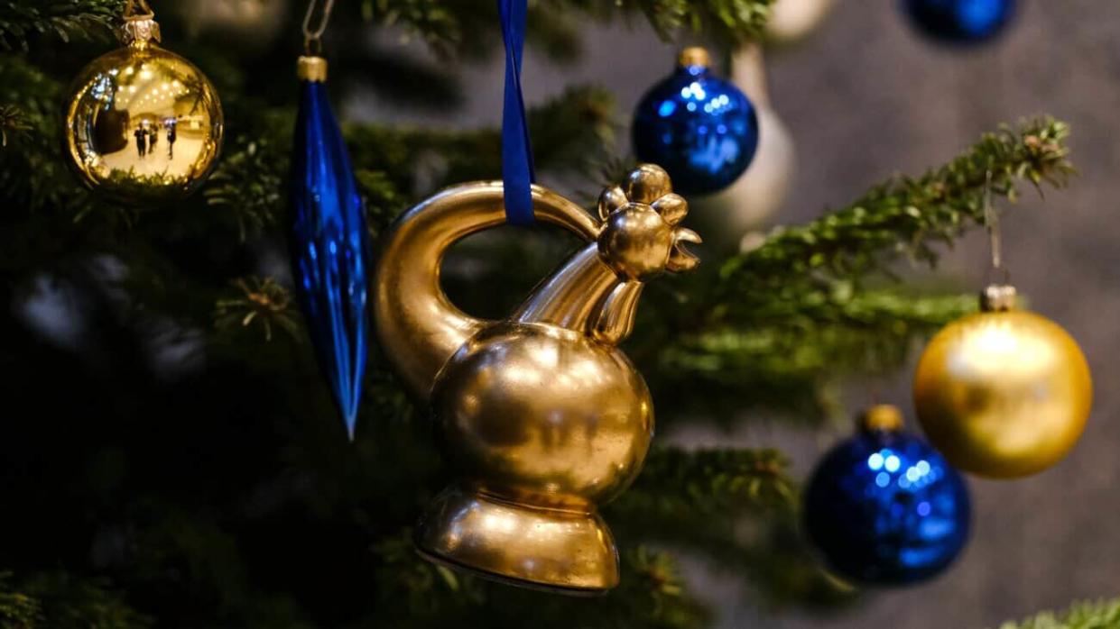 The Christmas tree at the EU Council is adorned with a replica of the iconic Borodianka rooster