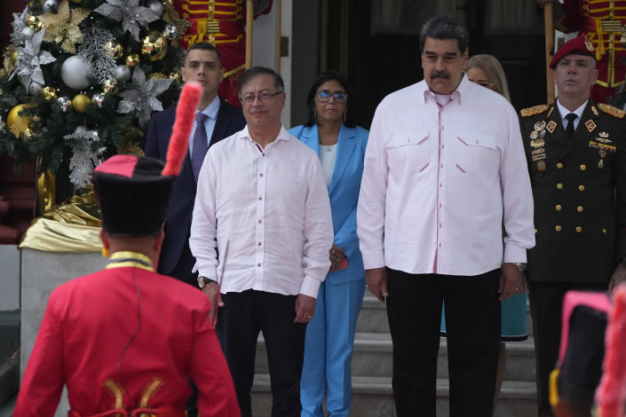 Colombia's President Gustavo Petro, left center, and Venezuelan President Nicolas Maduro, stand side by during a welcoming ceremony, on the steps of the Miraflores Presidential Palace, in Caracas, Venezuela, Tuesday, Nov. 1, 2022. (AP Photo/Ariana Cubillos)