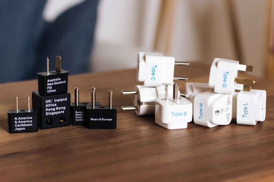 Travel plug adapter