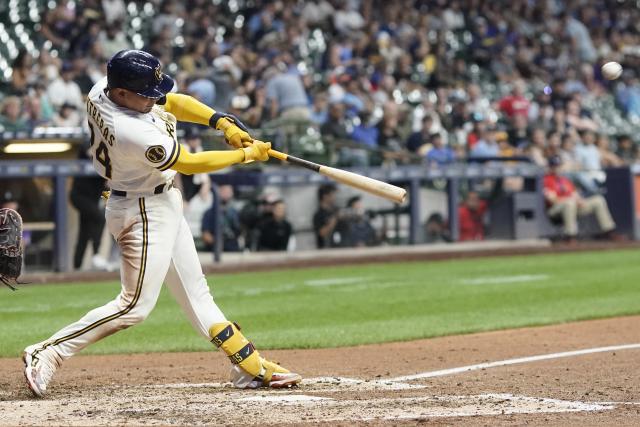 Video: Willson Contreras disrespects Brewers after big home run