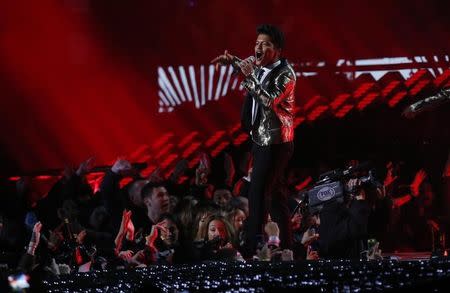 Bruno Mars performs during the halftime show of the NFL Super Bowl XLVIII football game between the Denver Broncos and the Seattle Seahawks in East Rutherford, New Jersey, February 2, 2014. REUTERS/Brendan McDermid