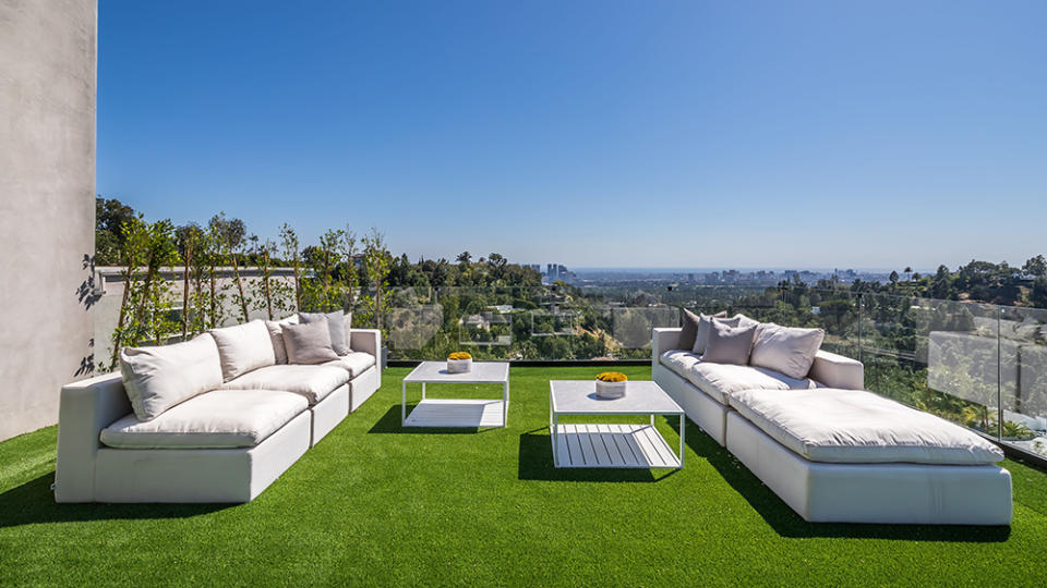 9406 Lloydcrest Dr. in Beverly Hills Patio