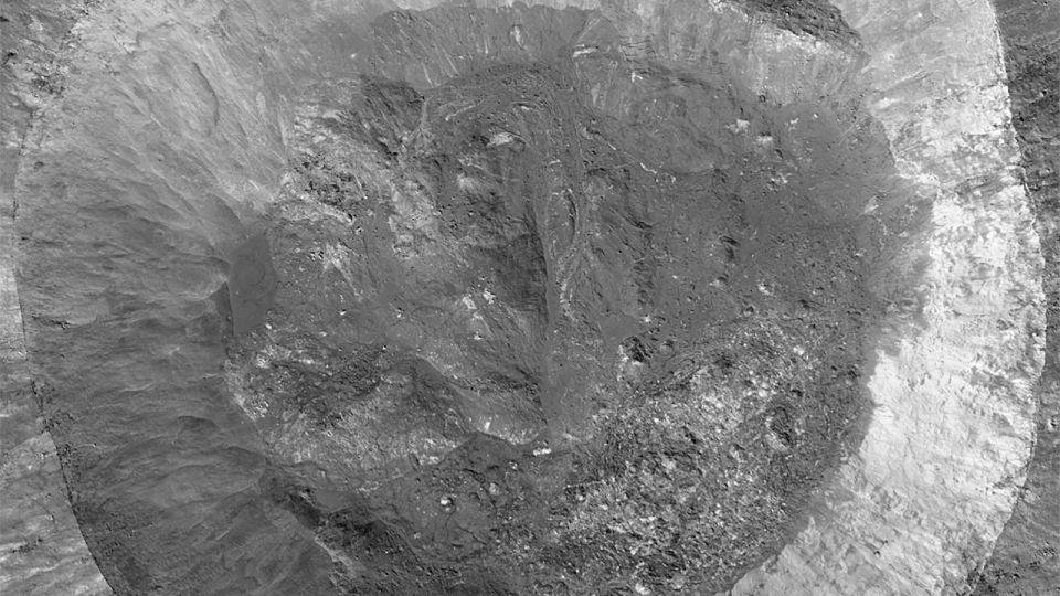 Der Giordano-Bruno-Krater erfüllte alle durch die Einschlagssimulationen der Studie ermittelten Kriterien.  - NASA/GSFC/Arizona State University