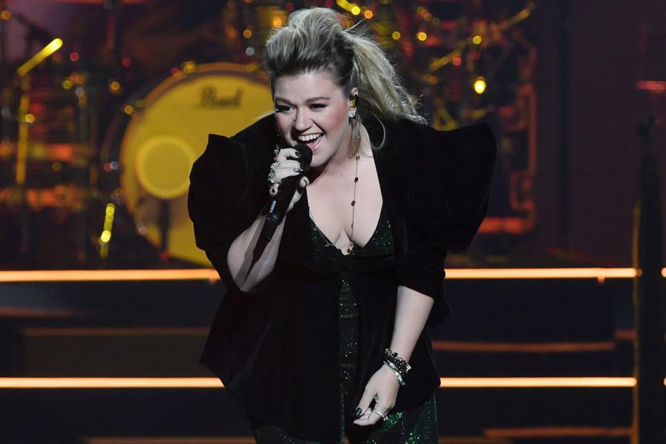 <p>Denise Truscello/Getty</p> Kelly Clarkson