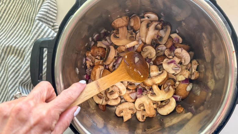 mushrooms in pot