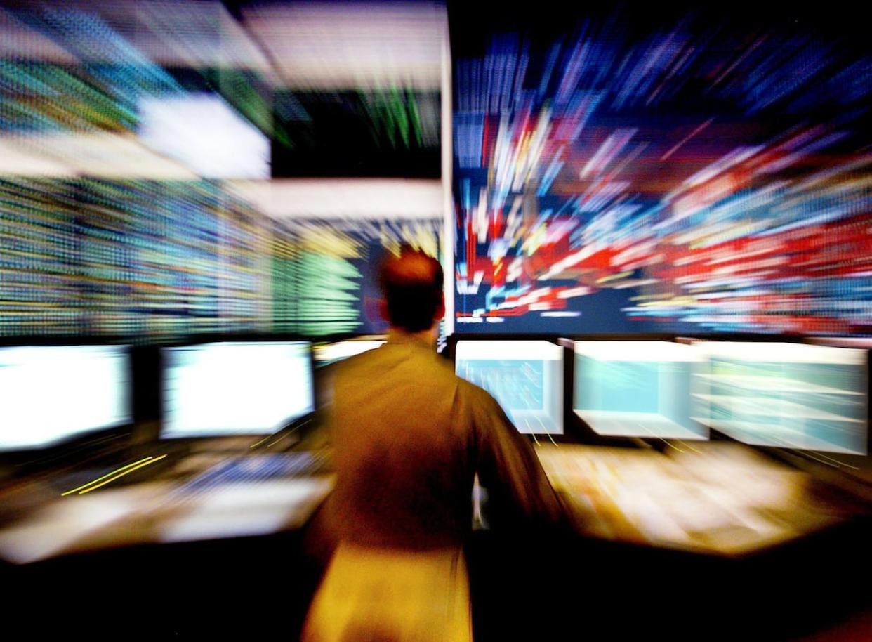 An operator works in the control room at the Independent Electricity Market Operator facility in Mississauga, Ont. on Friday, July 4, 2003. Roughly 80% of the electricity used in Canada comes from non-emitting sources — but a lack of interprovincial grid connections means that only some provinces enjoy access to that power. (Kevin Frayer/The Canadian Press - image credit)