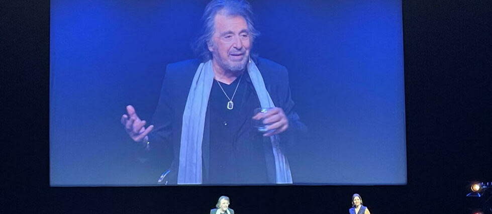 Al Pacino, au côté de Léa Salamé, le mardi 25 avril sur la scène de la salle Pleyel à Paris.  - Credit:Le Point