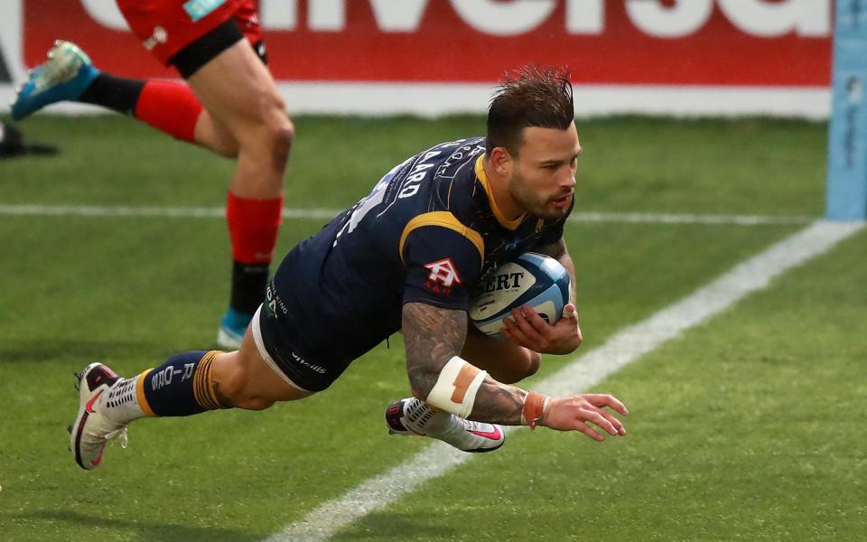 Francois Hougaard of Worcester Warriors dives in to score his second try during the Gallagher Premiership Rugby - Getty Images