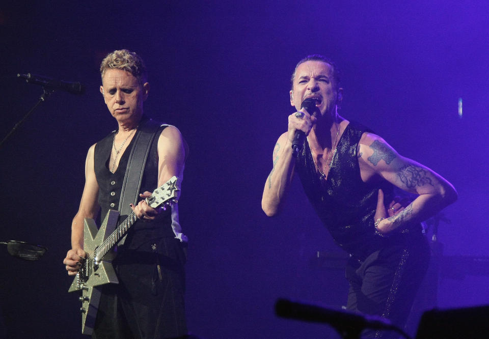 SAN JOSE, CA - OCTOBER 08:  Martin Gore (l) and Dave Gahan of Depeche Mode perform at SAP Center on October 8, 2017 in San Jose, California.  (Photo by John Medina/Getty Images)