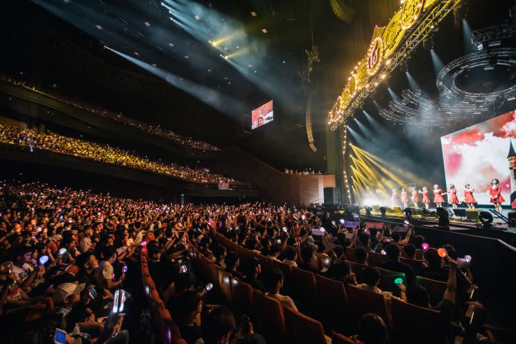 TWICE performing in Singapore (Photo: ONCE Production)