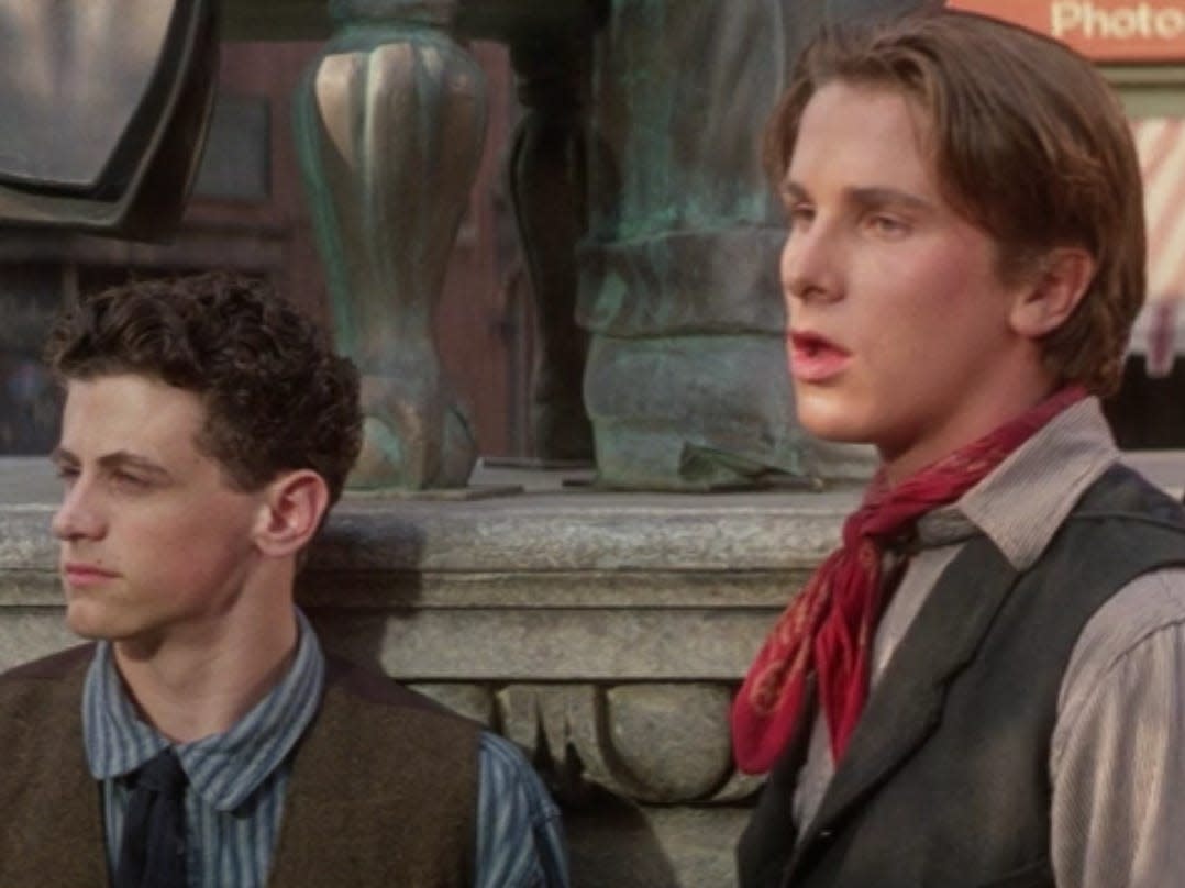 David Moscow and Christian Bale in Newsies as Davey and Jack Kelly singing