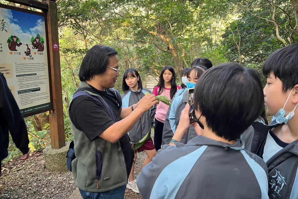 每年的天母水道祭帶領學生親近自然，找回人與自然和諧共存的關係