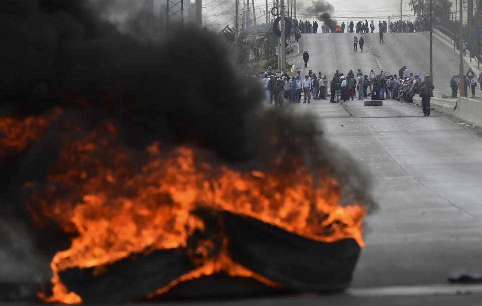 Demonstrators block a highway to protest Peruvian President Dina Boluarte's government and Congress in Arequipa, Peru, Thursday, Jan. 19, 2023. Protesters are seeking immediate elections, Boluarte's resignation, the release of ousted President Pedro Castillo and justice for up to 48 protesters killed in clashes with police. (AP Photo/Jose Sotomayor)