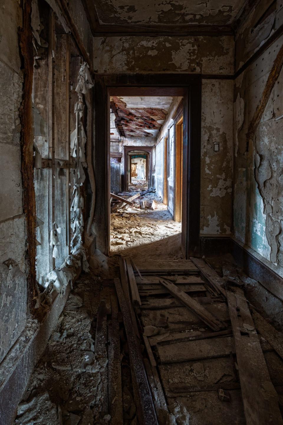 Richard Lewis_McNeal Mansion Interior Hallway