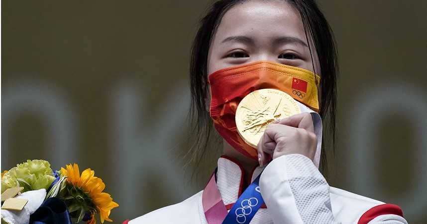 射擊好手楊倩日前於東奧奪得金牌，卻遭到大陸網友嗆「滾出中國」。（圖／達志／美聯社）