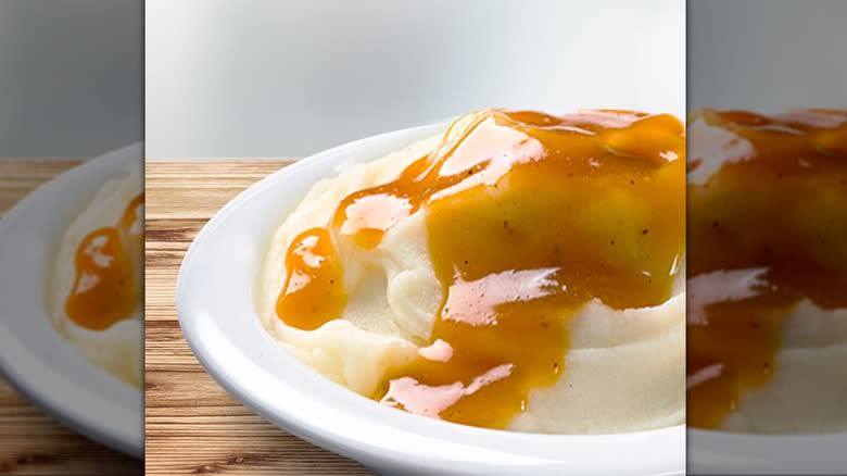 mashed potatoes with gravy