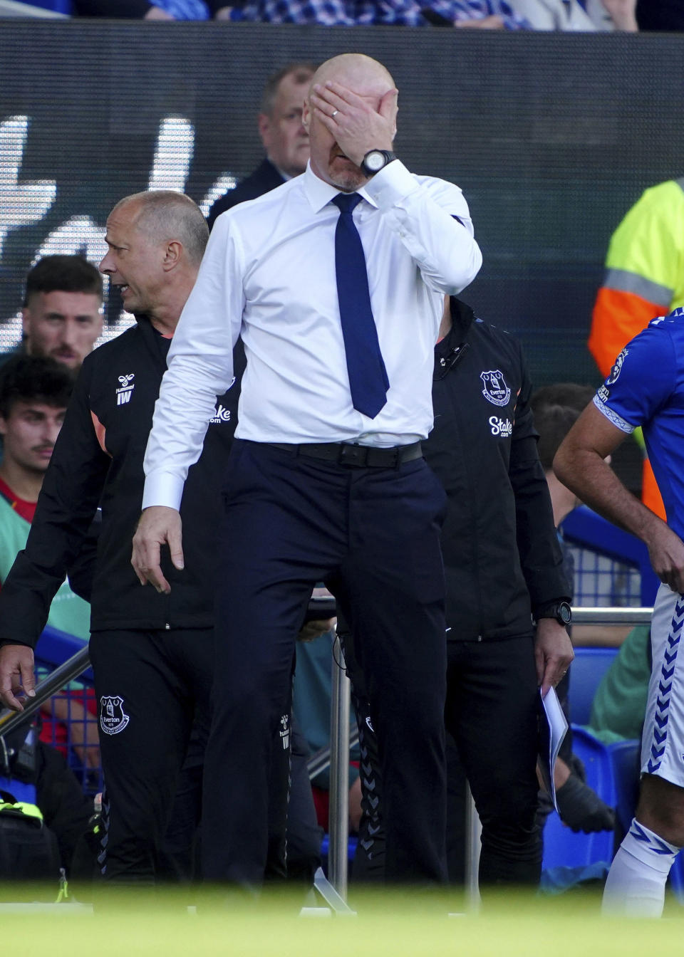 Everton Manager, Sean Dyche, reacts after his side concedes a late goal, during the English Premier League soccer match between Everton and Wolverhampton Wanderers, at Goodison Park, in Liverpool, England, Saturday, Aug. 26, 2023. (Peter Byrne/PA via AP)