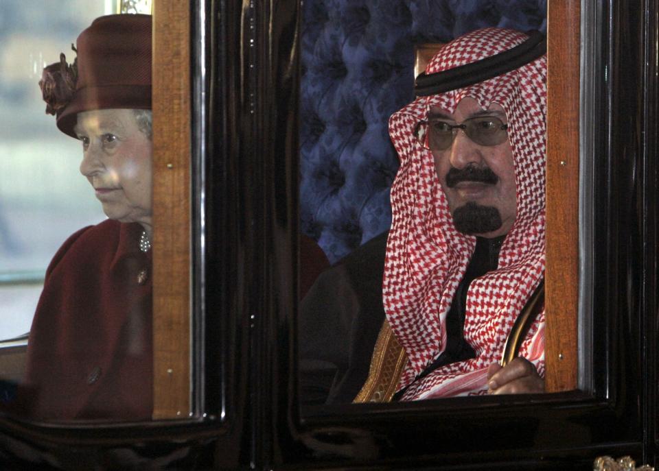 Britain's Queen Elizabeth arrives at Buckingham Palace with Saudi Arabia's King Abdullah bin Abdulaziz after a state carriage procession along the Mall, London in this October 30, 2007 file photo. Saudi Arabia's King Abdullah has died, state television reported early on January 23, 2015 and his brother Salman became king, it said in a statement attributed to Salman. REUTERS/Luke MacGregor/Files (BRITAIN - Tags: ROYALS OBITUARY)