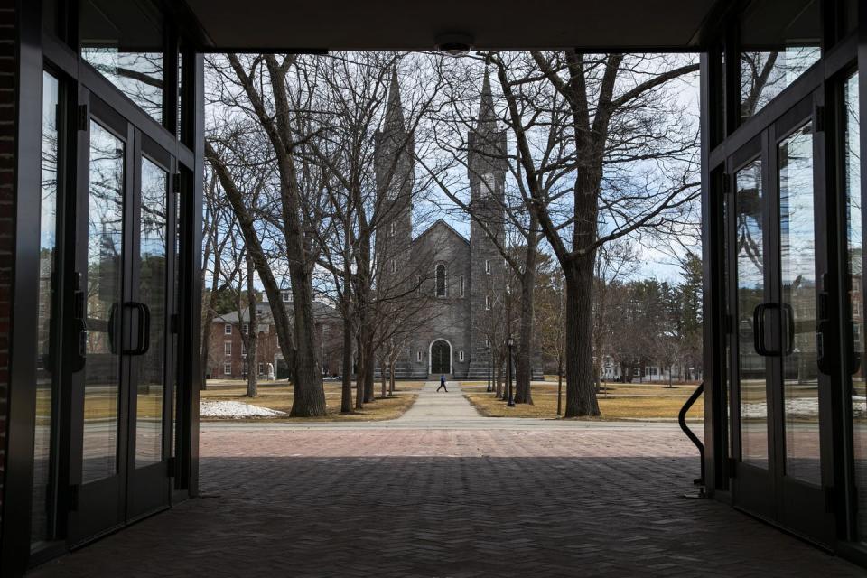 <span class="caption">Public and private colleges, like Bowdoin College, are emptying out amid the coronavirus crisis.</span> <span class="attribution"><a class="link " href="http://www.apimages.com/metadata/Index/Virus-Outbreak-Maine/ee856aa9fcdc49f6b452045378e1cffe/39/0" rel="nofollow noopener" target="_blank" data-ylk="slk:Robert F. Bukaty/AP Photo;elm:context_link;itc:0;sec:content-canvas">Robert F. Bukaty/AP Photo</a></span>