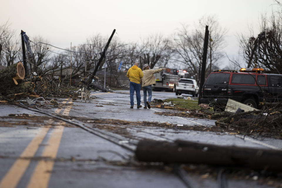 Tornado slams Tennessee