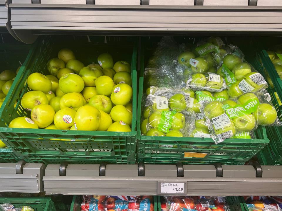 Granny smith apples at the UK Aldi.