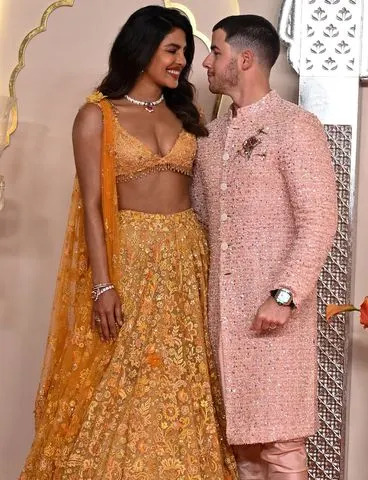 <p>Raju Shinde/Hindustan Times via Getty</p> Priyanka Chopra and Nick Jonas