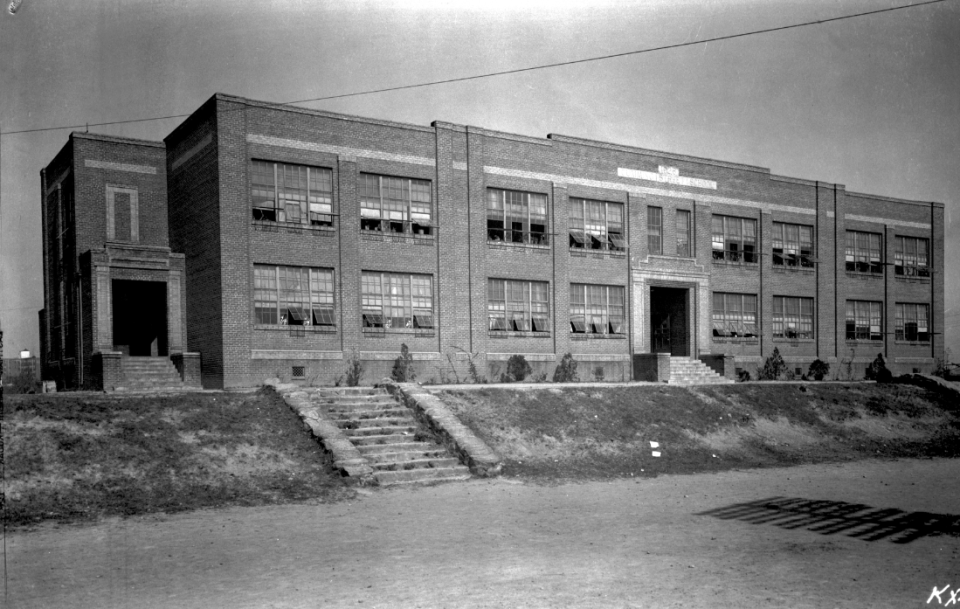 Cumming Street School in operation.