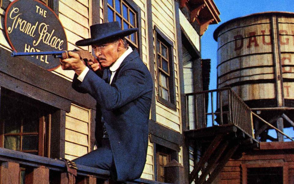 11. Gesichtszüge, scharf wie Messerklingen, und Augen, tödlicher als jede Winchester: Lee Van Cleef war "The Bad" in Sergio Leones Dreifaltigkeit des Spaghettiwesterns. Ein Mann wie der kalte Eishauch der Kino-Historie. Schlüssel-Western: "Der Gehetzte der Sierra Madre" (1966), "Zwei glorreiche Halunken" (1966). (Bild: Getty Images / United Archives)