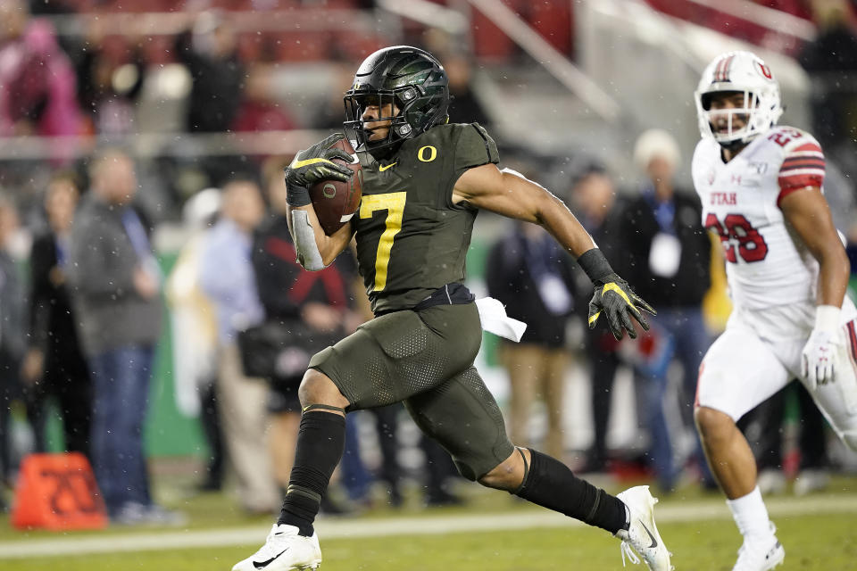 Oregon running back CJ Verdell (7) rushes for a touchdown past Utah defensive back Javelin Guidry (28) during the second half of an NCAA college football game for the Pac-12 Conference championship in Santa Clara, Calif., Friday, Dec. 6, 2019. Oregon won 37-15. (AP Photo/Tony Avelar)