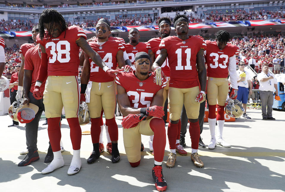 Former San Francisco 49ers safety Eric Reid and teammates before a 2017 game. (AP)