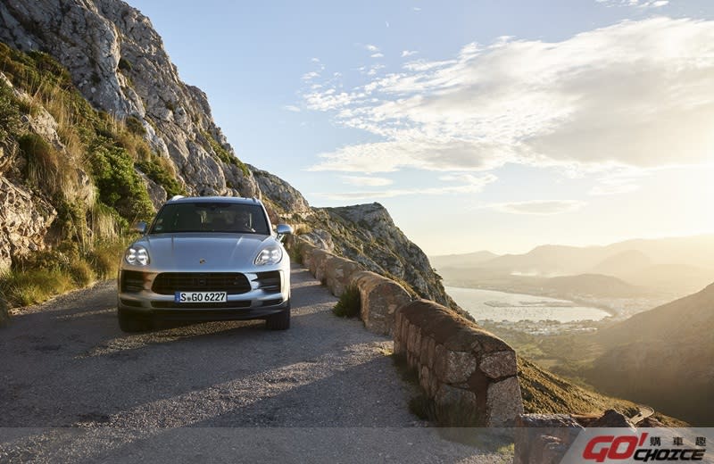 Porsche Macan-6