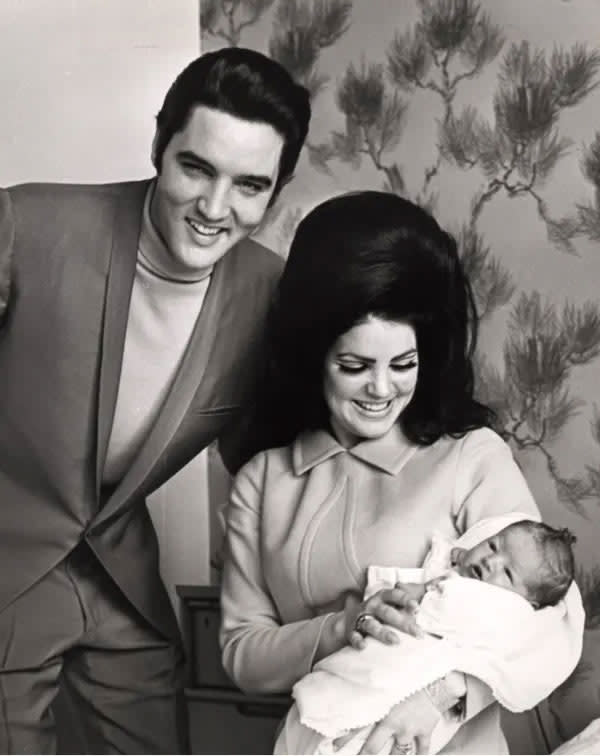 Elvis y Priscilla junto a su hija Lisa Marie