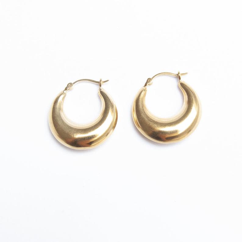 Chunky creole hoop earrings (Photo: SeolGold/Etsy)