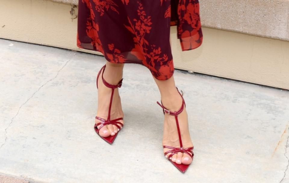 A closer look at the strappy sandals worn by Jennifer Aniston 