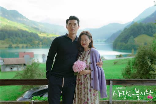 玄彬和孫藝真演出《愛的迫降》爆紅。（圖／翻攝自tvN臉書）