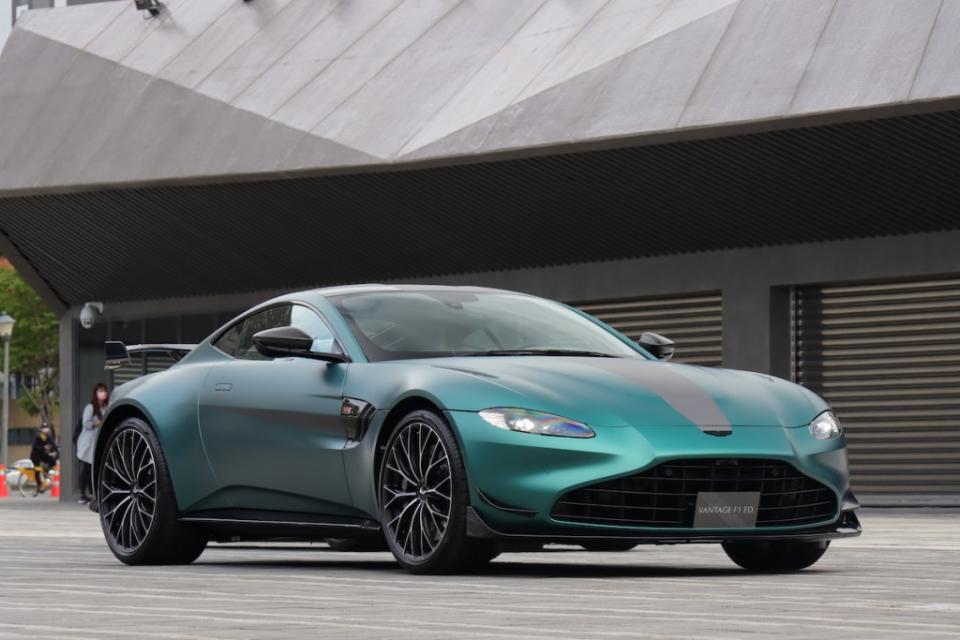 f1-aston-martin-vantage-coupe-roadster-f1-edition-1088-1168