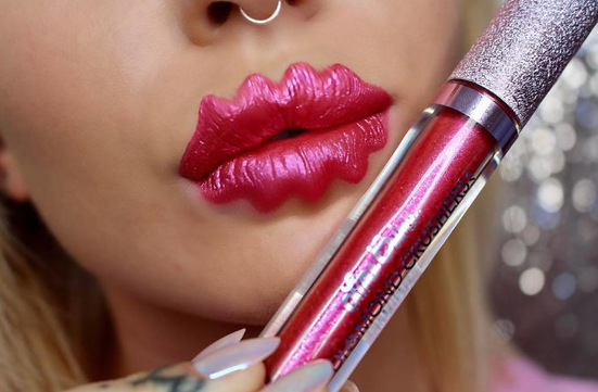 La extraña tendencia de lucir los labios ondulados estuvo de moda en las redes