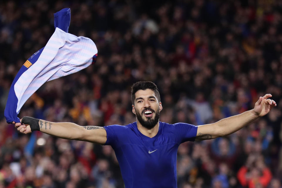 El delantero del Barcelona Luis Suárez tras anotar el primer gol en la victoria 2-0 ante el Atlético de Madrid en la Liga española, el sábado 6 de abril de 2019. (AP Foto/Manu Fernández)