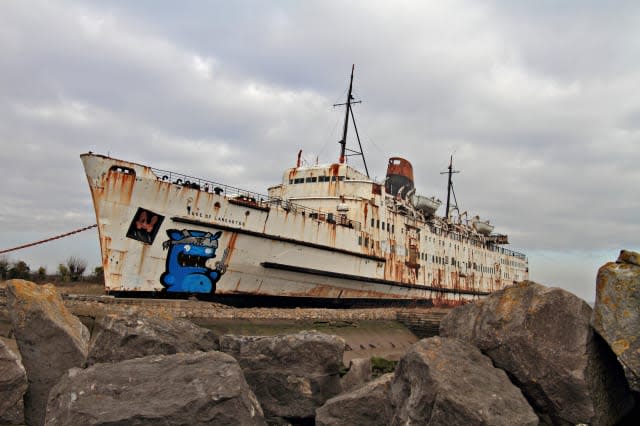 Explorer enters abandoned cruise ship off Wales for first time