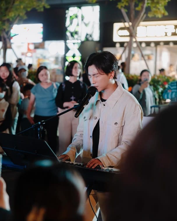 羅力威街頭Busking。