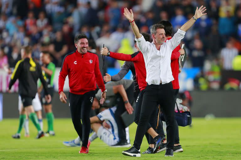 Diego Cocca festeja. El entrenador argentino obtuvo su segundo título en Atlas