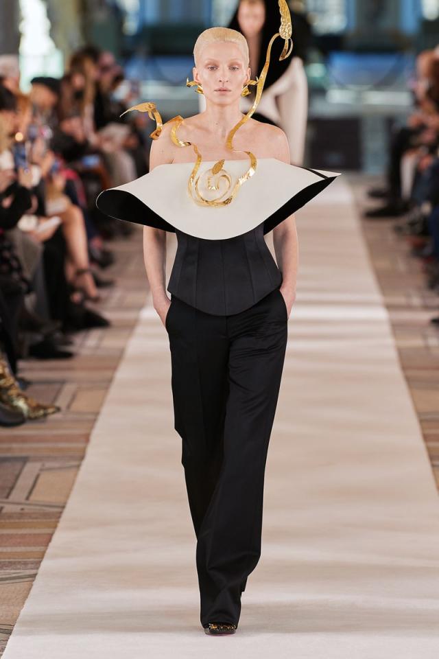 Shrewd Spend Schiaparelli Couture Spring 2022 Was Sci-Fi-Inspired, chanel  1920s fashion ad 