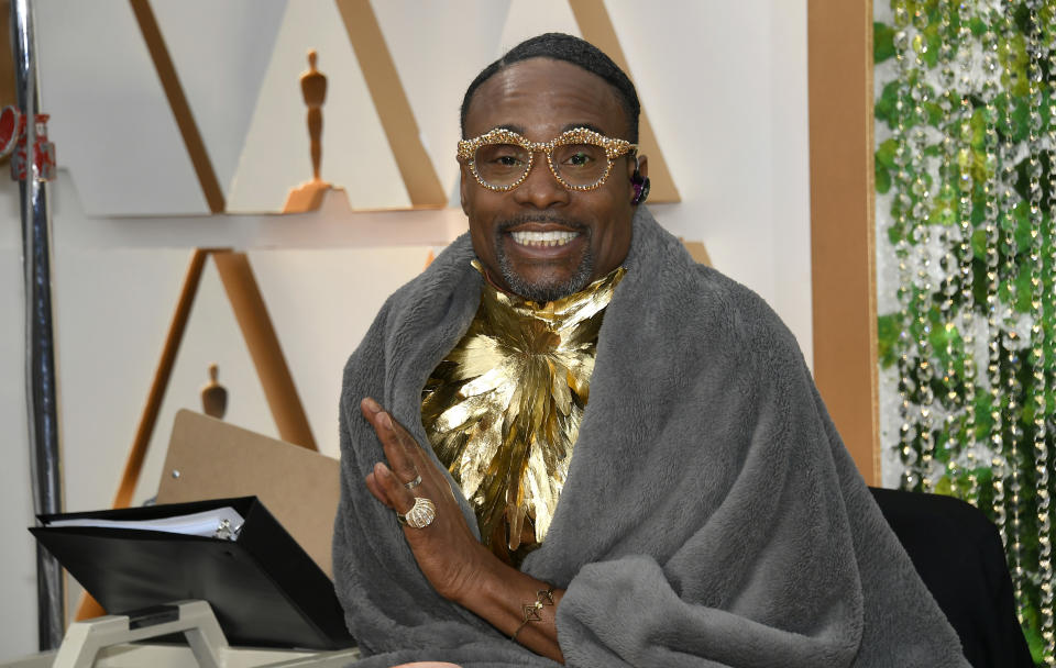 Porter kept warm with a shawl ahead of the Oscars. (Photo: Kevork Djansezian/Getty Images)