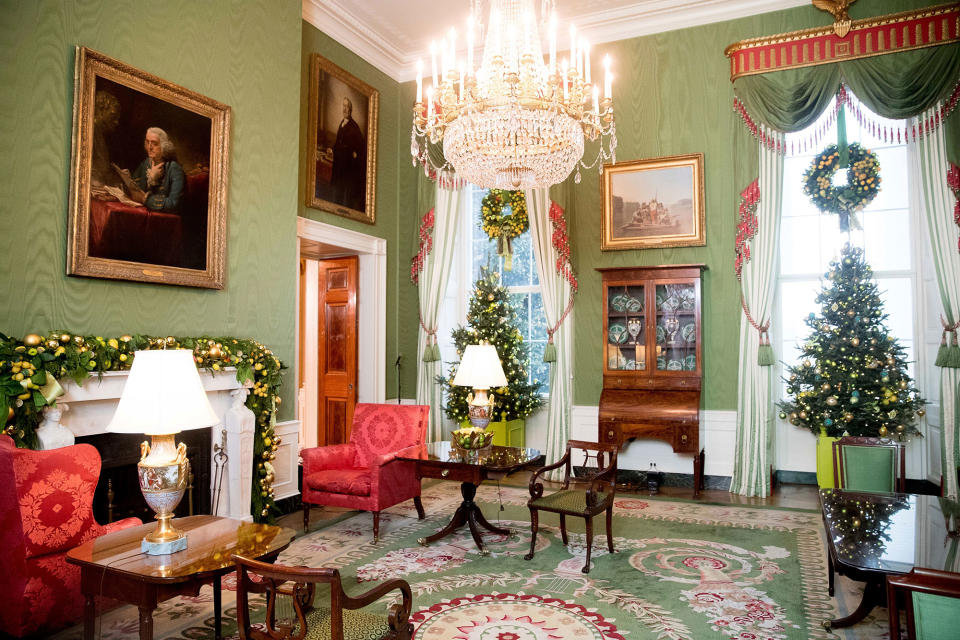 The Obamas unveil the 2016 White House holiday decorations