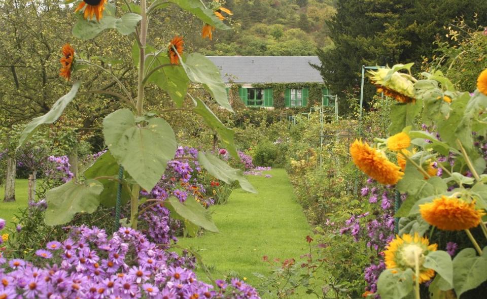 monet's garden in giverny