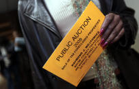 Carla Lyons holds her bidders card before the start of an auction conducted by the Wayne County, Michigan treasurers office to auction off nearly 9,000 foreclosed Detroit area properties at the International Center Building in Detroit, Michigan October 19, 2009. REUTERS/Rebecca Cook