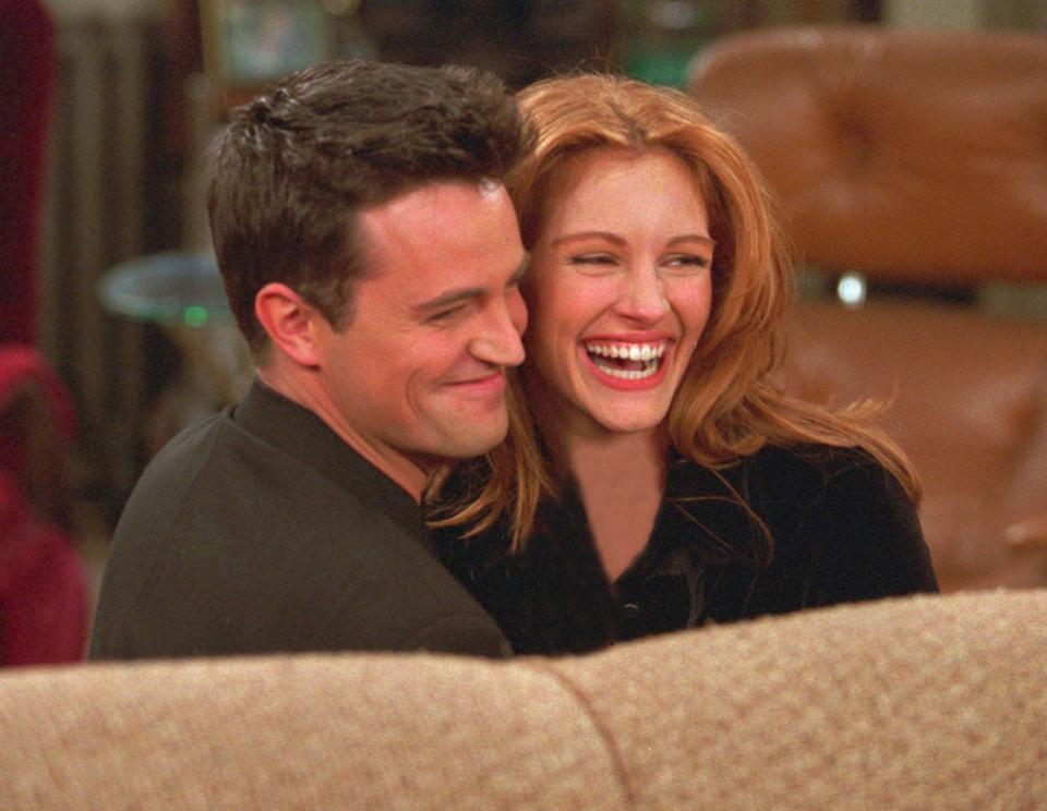 Matthew Perry and Julia Roberts in a scene from the one-hour Super Bowl episode of "Friends."